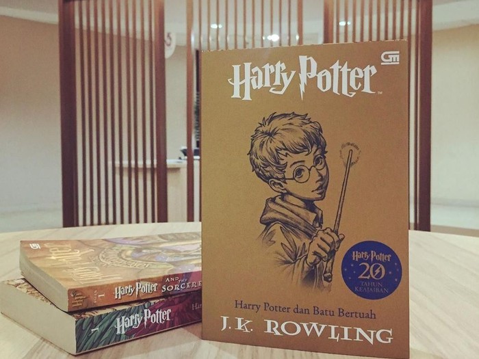 Buku Harry Potter dan Batu Bertuah
