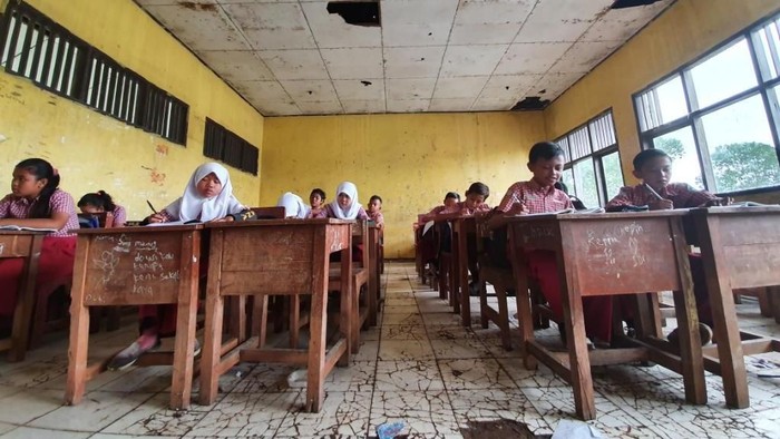 Nestapa Siswa SDN Samudrajaya 04 Bekasi: Tak Punya Toilet-Ruangan Gelap