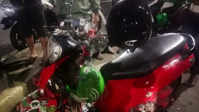 Ojek online kecelakaan di flyover Pasar Rebo