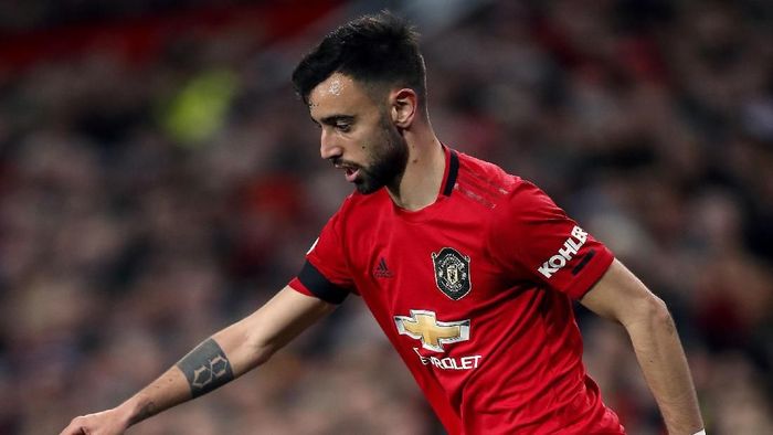 bruno fernandes manchester united liga inggris premier league Manchester Uniteds Bruno Fernandes controls the ball, during the English Premier League soccer match between Manchester United and Wolverhampton Wanderers, at Old Trafford, in Manchester, England, Saturday, Feb. 1, 2020. (Martin Rickett/PA via AP)
