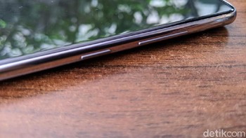 Samsung membekali Note 10 Lite dengan chipset Exynos 9810 yang diracik dengan RAM 8GB dan memori internal 128GB. Foto: Agus Tri Haryanto/detikINET