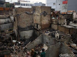 Potret Puing-puing Bangunan Sisa Kebakaran di Taman Sari Jakbar
