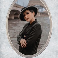 Di penampilan lainnya, artis cantik 31 tahun itu melengkapi gayanya dengan topi.  Foto: dok. Instagram