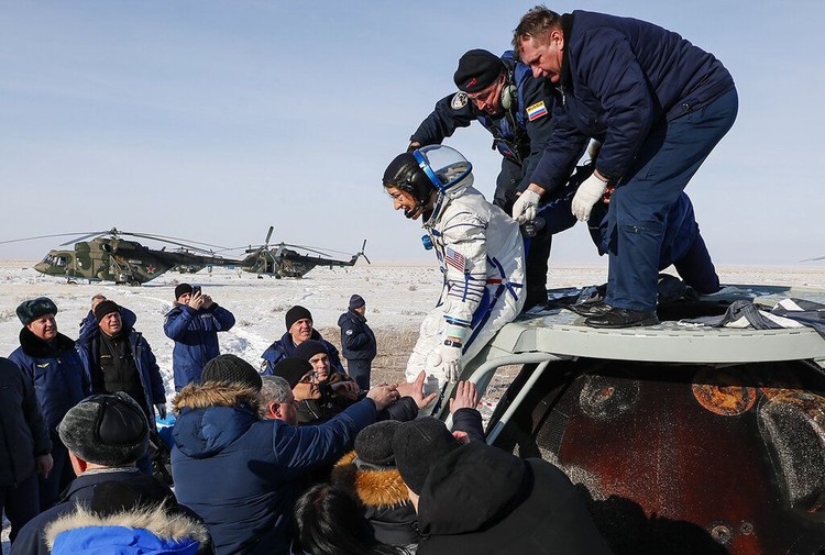Momen pendaratan astronot Christina Koch