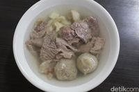 Unik! Bakso Khas Medan dengan Potongan Daging dan Jeroan yang Legendaris