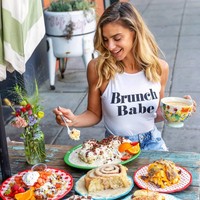 Tapi aku memotret sejak brunch dan aku pergi ke beberapa tempat lagi selama akhir pekan jadi aku bisa dapat penerangan yang bagus. Aku bisa pergi ke dua hingga empat tempat. Itu tidak selalu restoran duduk. Itu bisa saja restoran yang ambil lalu pergi atau toko roti dan aku juga membawa pulang. Lalu aku mengeditnya semalaman, ungkapnya dilansir Entrepreneur. Foto: Instagram @cheatdayeats