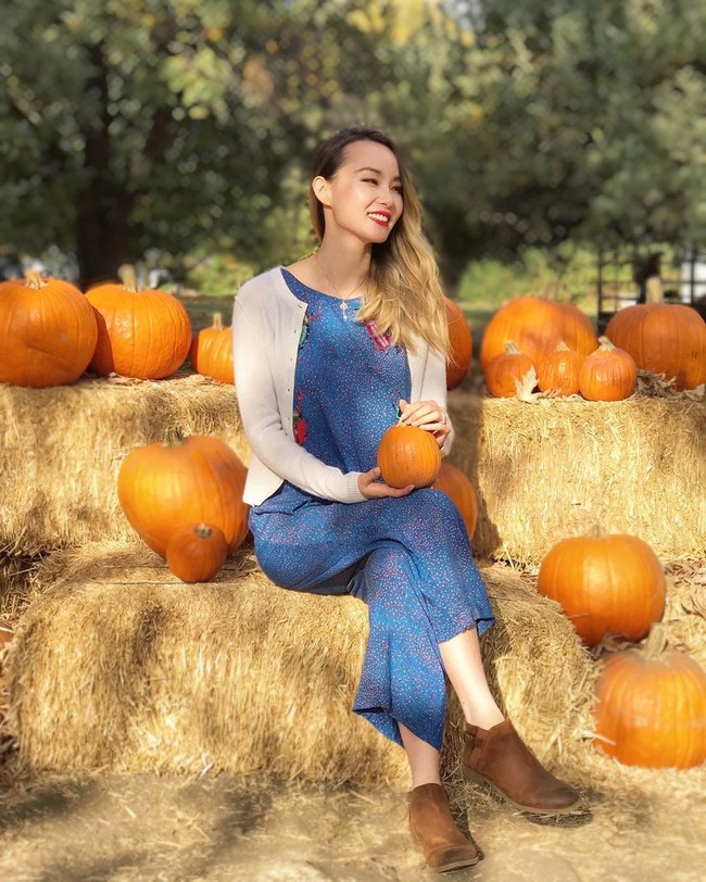 Ini Dagny Zhu, dokter wanita yang namana jadi perhatian karena mengungkapkan fakta-fakta tentang virus corona baru. Dokter mata di NVISION Eye Center, California ini menggunakan TikTok untuk memberikan edukasi tentang virus yang berasal dari Wuhan, China. Foto: Instagram