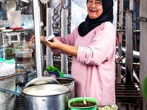 Jumat Berkah! Warung Ini Sediakan Makan Gratis buat Anak Panti Asuhan
