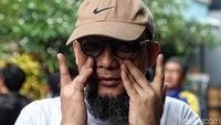 Novel pun sempat menceritakan kondisi terkini mata kirinya usai disiram air keras oleh dua orang tersangka yang sudah diamankan polisi.