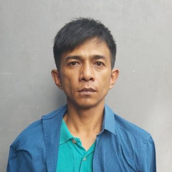 Pelaku mengenakan kemeja rapi agar tidak dicurigai