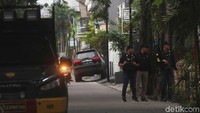 Untuk diketahui, kasus penyiraman air keras itu terjadi pada 11 April 2017 lalu. Saat itu, Novel baru saja selesai menunaikan salat subuh di dekat rumahnya yang berlokasi di Jakarta Utara.