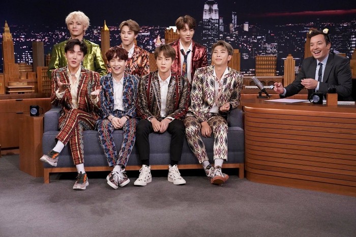 BTS saat tampil di Tonight Show with Jimmy Fallon