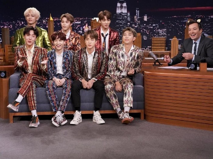 BTS saat tampil di Tonight Show with Jimmy Fallon
