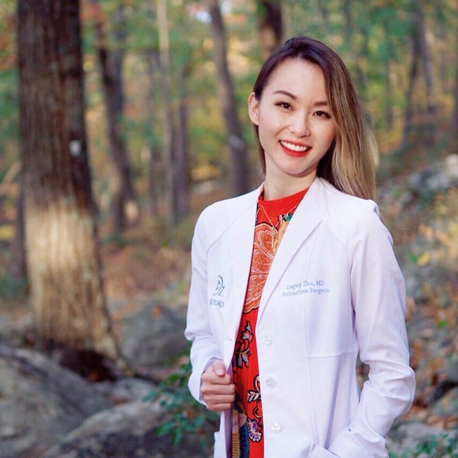  Dagny Zhu cukup populer di Instagram dan memiliki 45 ribu lebih pengikut. Ia kerap berbagi postingan foto aktivitas sehari-hari termasuk saat bertugas menjadi dokter  Foto: Instagram