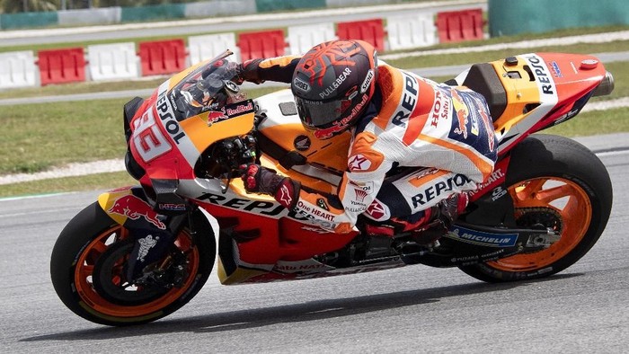 KUALA LUMPUR, MALAYSIA - FEBRUARY 07: Marc Marquez of Spain and Repsol Honda Team  rounds the bend during the MotoGP Pre-Season Tests at Sepang Circuit on February 07, 2020 in Kuala Lumpur, Malaysia. (Photo by Mirco Lazzari gp/Getty Images)
