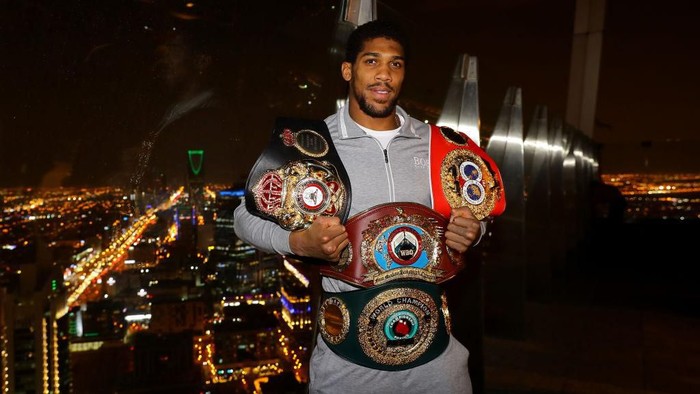 RIYADH, SAUDI ARABIA - DECEMBER 08: Two time Heavyweight Champion of the World, Anthony Joshua, poses for pictures overlooking Riyadh after the IBF, WBA, WBO & IBO World Heavyweight Title Fight between Andy Ruiz Jr and Anthony Joshua at the the Al Faisaliah Hotel on December 08, 2019 in Riyadh, Saudi Arabia. (Photo by Richard Heathcote/Getty Images)