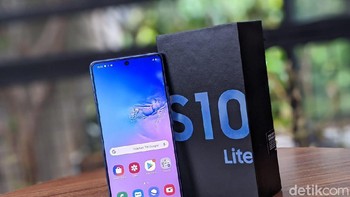 S10 Lite memiliki dimensi bodi 75,6 x 162,5 x 8,1 mm dengan bobot 186 gram. Foto: Agus Tri Haryanto/detikINET