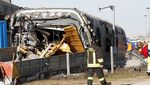 2 Orang Tewas dan Puluhan Terluka Imbas Kecelakaan Kereta di Italia