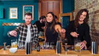London Cocktail Week menghadirkan 200 bar, dwsa koktail, kelas untuk master, tur dan ratusan koktail untuk pengggila minum. Selama festival kamu bisa mencicipi ragam racikan koktail yang spektakuler dari masternya. (DrinkUp.London/Facebook)