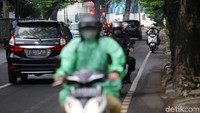 Aksi melawan arah ini kerap terjadi di sejumlah ruas jalan di Jakarta.