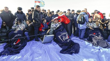 Koch mendarat di Bumi bersama dua rekannya, astronot ESA Luca Parmitano dan kosmonot Alexander Skvortsov yang merupakan bagian dari ekspedisi 61. Foto: Associated Press