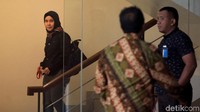 Riezky Aprilia sebelumnya diperiksa KPK terkait kasus dugaan suap pergantian antarwaktu (PAW) yang menjerat eks Komisioner KPU Wahyu Setiawan dan Harun Masiku. Ia diperiksa sebagai saksi untuk tersangka Harun Masiku.