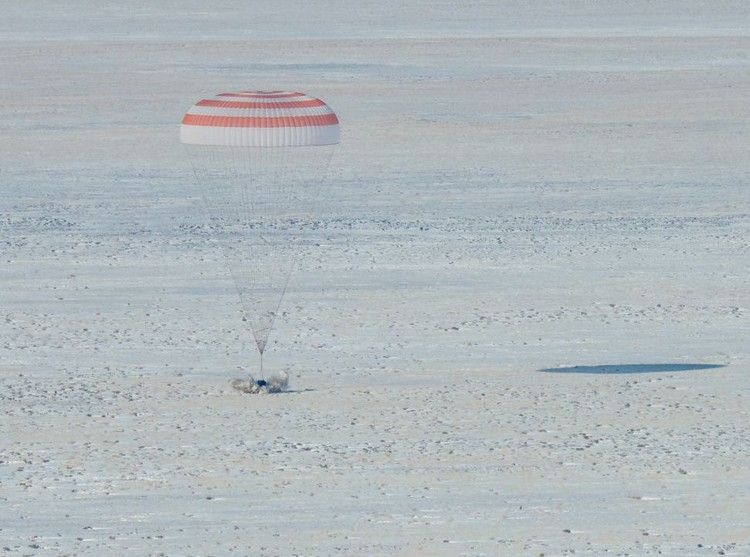 Momen pendaratan astronot Christina Koch