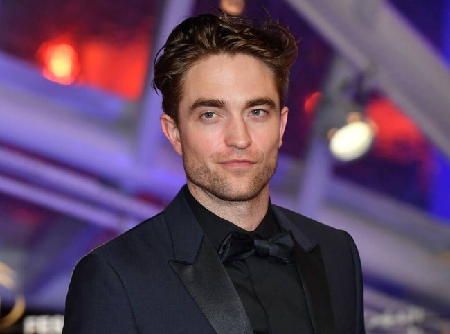 Menempati urutan keempat adalah aktor asal Inggris Robert Pattinson. Pemeran Batman ini meraih skor total 92,15%. Foto: Getty Images