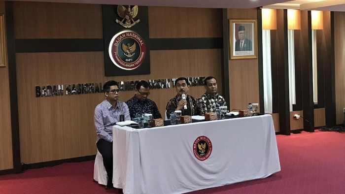 Kepala BNPT, Komjen Suhardi Alius, saat jumpa pers, di Gedung Kementrian BUMN (Rolando - detikcom)