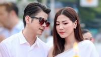 AI Love You sebenarnya sudah mulai syuting sejak awal pandemi di 2020. Kala itu foto-foto Mario Maurer dan Baifern beredar saat tengah melakukan proses doa bersama sebelum syuting. (Foto: Instagram @baifernbah)  