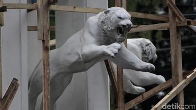 Perbaikan Patung Harimau Loncat di Bandung