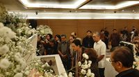 Sri Mulyani Sambangi Lokasi Persemayaman JB Sumarlin