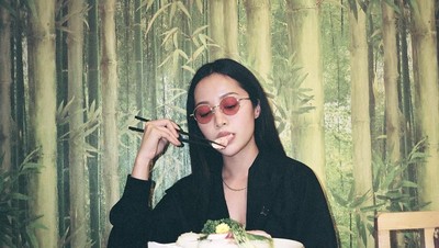 Korban Rasis karena Virus Corona, YouTuber Michelle Phan Tak Makan Kelelawar