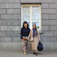 Dilihat dari akun Instagram @meryemsfirst, Meryem Slimani mulai mendadani sang ibu pada Maret 2017 dalam rangka hari ibu. Meryem menuliskan captionDear momma ❤. Keduanya tampak sedang OOTD di depan sebuah gedung. Foto: instagram @meryemsfirst.