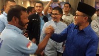 Zulkifli Hasan disambut oleh pendukungnya saat menghadiri konsolidasi DPW/DPD PAN se-Indonesia. Istimewa/PAN.