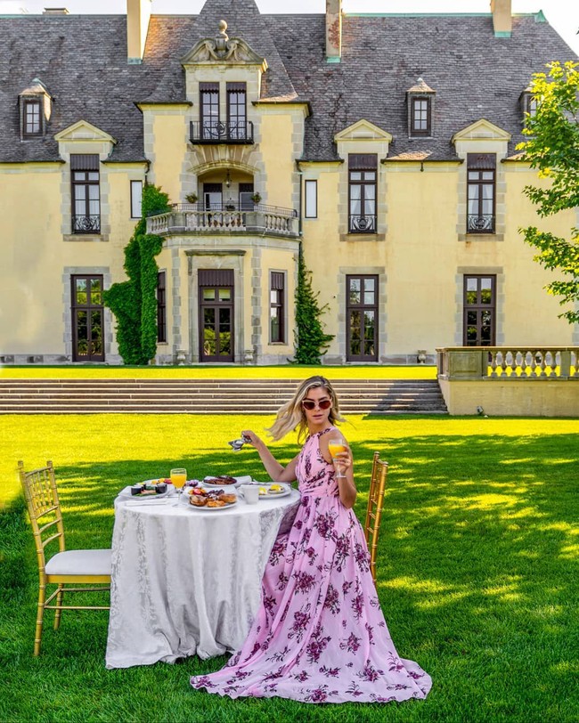 Menurutnya salah satu miskonsepsi mengenai profesi influencer adalah semuanya dibayar. Foto: Instagram @cheatdayeats