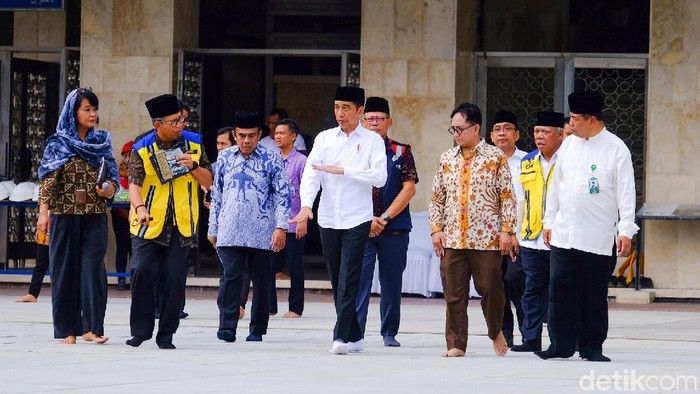Presiden Joko Widodo (Jokowi) meninjau renovasi Masjid Istiqlal