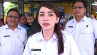 Kegiatan itu pun mendapat respon positif dari warga. Salah satu warga Desa Kedungkumpul Juwita Sari mengaku sangat terbantu dengan layanan jemput bola dari Dispendukcapil Lamongan ini. Pasalnya, untuk mengurus surat-surat dokumen kependudukan ke kota jaraknya cukup jauh. Sehingga banyak warga yang enggan untuk mengurusnya. Melihat hal itu Angely juga berencana mendatangkan beberapa dinas atau instansi lain, yang berkaitan langsung dengan pelayanan masyarakat.