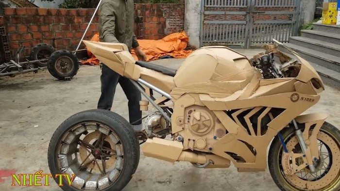 Kreatif Pakai Kardus Supra Fit Ini Disulap Jadi Moge Bmw Kreatif Pakai Kardus Supra Fit Ini Disulap Jadi Moge Bmw