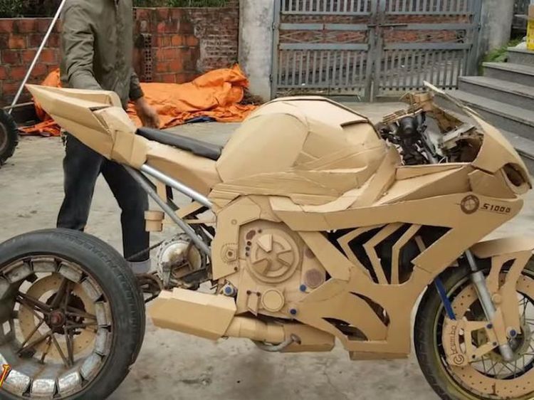 Supra Fit Disulap Jadi Moge BMW Pakai Kardus