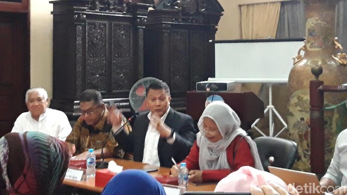 Mardani Ali Sera berjas hitam (Rahel Narda Chaterine/detikcom)