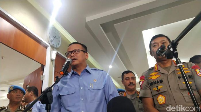 KKP-Polri Kerja Sama Penegakan Hukum di Laut KKP-Polri Kerja Sama Penegakan Hukum di Laut