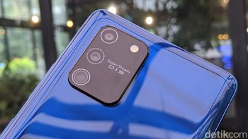Bagian ponsel kamera utama di punggung ponsel. Foto: Agus Tri Haryanto/detikINET