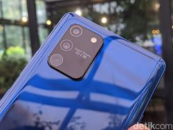 Unboxing Samsung Galaxy S10 Lite di Indonesia