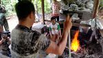 Melihat Pembuatan Perkakas Besi di Kampung Dokdak Ciamis