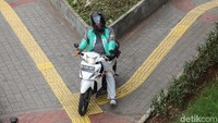Rendahnya kesadaran dalam keselamatan berkendara membuat pengendara motor tersebut menghiraukan keselamatan diri sendiri dan orang lain.