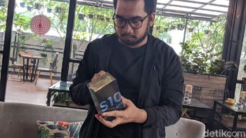 Bicara soal layar, Galaxy S10 Lite dan Galaxy Note 10 Lite sama-sama mengusung 6,7 inch Full HD+ Super AMOLED Plus Infinity-O Display. Foto: Agus Tri Haryanto/detikINET