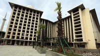 Setelah berdiri 41 tahun, baru kali ini masjid kebanggaan bangsa tersebut akan dipoles lebih cantik.