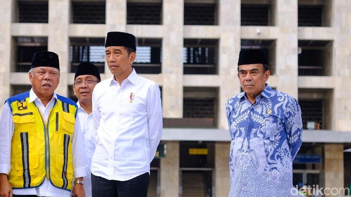 Presiden Joko Widodo (Jokowi) meninjau renovasi Masjid Istiqlal