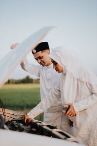 Viral Foto Pernikahan Dianggap Aneh, Kisah Cinta Pasangan Ini Mirip FTV